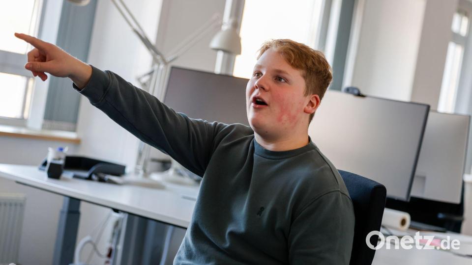 Am besten an der Volljährigkeit findet Julius Weckauf, dass er dann unbegleitet Auto fahren kann. Bild: Thomas Banneyer/dpa