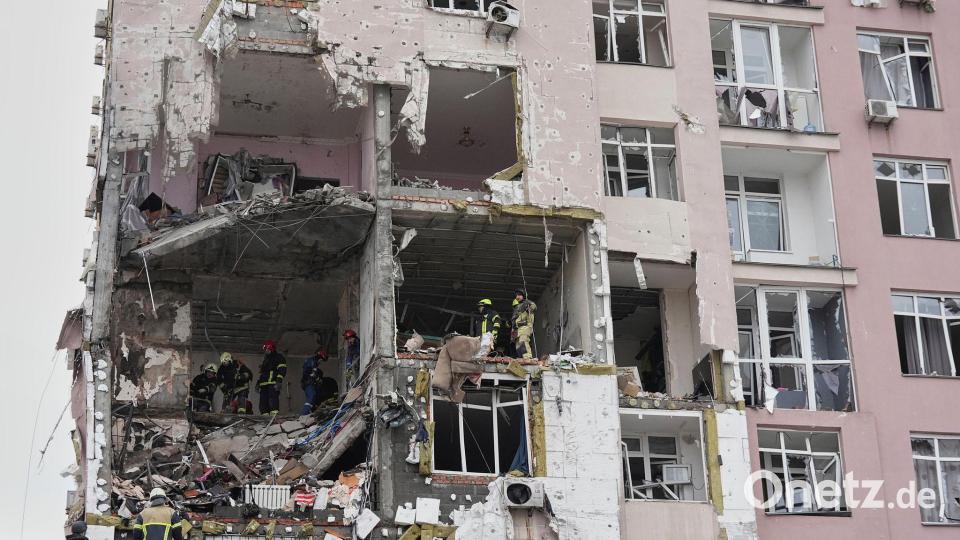 Nach den neuen russischen Angriffen sind in Tausenden Haushalten in Kiew Strom und Heizung ausgefallen. Bild: Efrem Lukatsky/AP/dpa