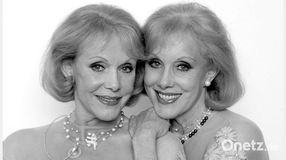 Die Show-Stars Alice (l) und Ellen Kessler sind im Alter von 89 Jahren gemeinsam gestorben. (Archivbild) Bild: Jörg Carstensen/dpa