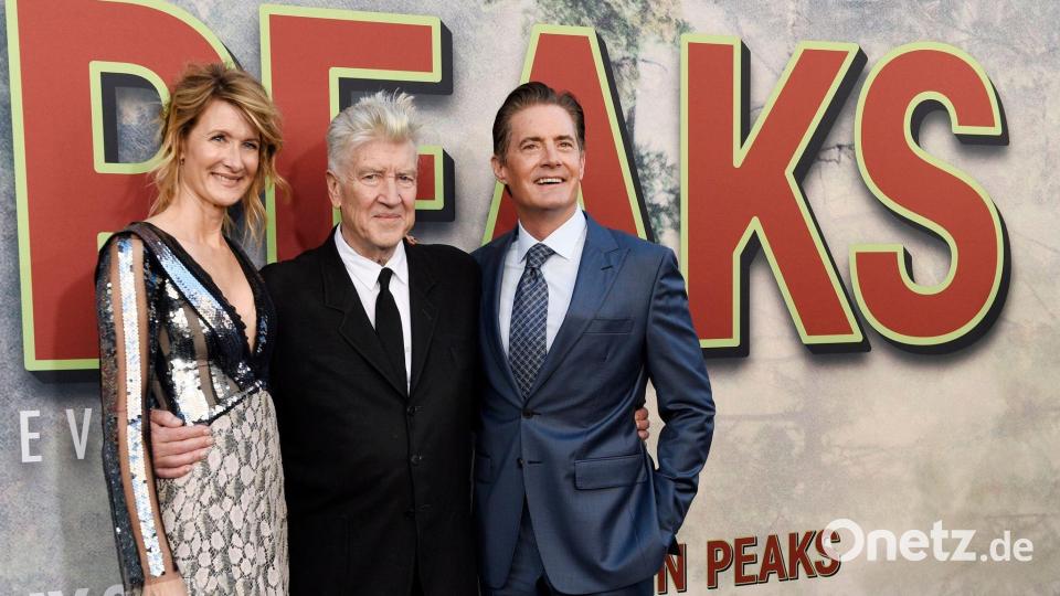 Der Kult-Regisseur David Lynch (M) ist mit 78 Jahren gestorben. (Archivbild) Bild: Chris Pizzello/Invision/AP/dpa