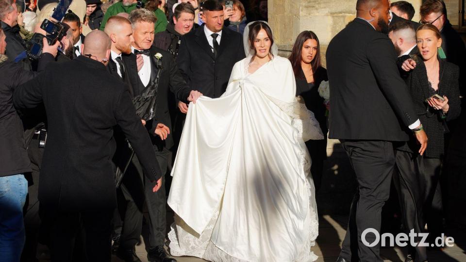 „Ich bin wirklich sehr glücklich, diese wunderschöne Braut zum Altar führen zu dürfen und einen unglaublichen Schwiegersohn zu bekommen“, hatte der Brite zuvor auf Instagram geschrieben. Bild: Ben Birchall/PA Wire/dpa