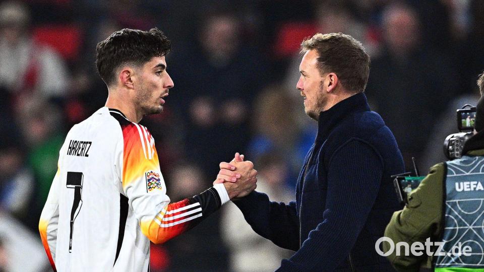 Bundestrainer Julian Nagelsmann (r) musste in diesem Länderspiel-Jahr komplett auf Kai Havertz verzichten. (Archivbild) Bild: Tom Weller/dpa
