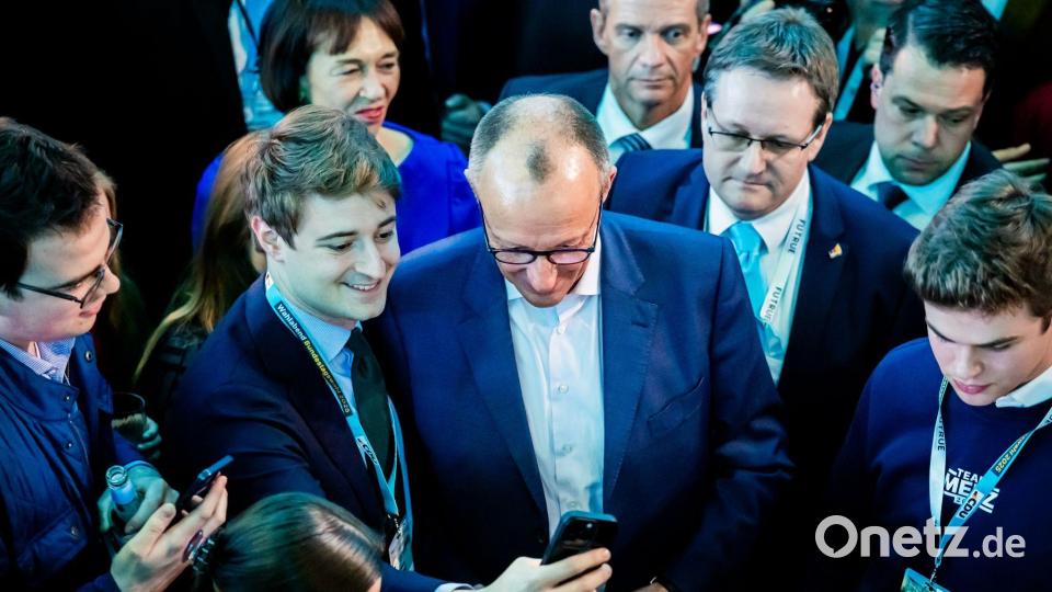 Mit „Rambo Zambo“ feiert die CDU ihren Wahlsieg. (Archivbild) Bild: Christoph Soeder/dpa