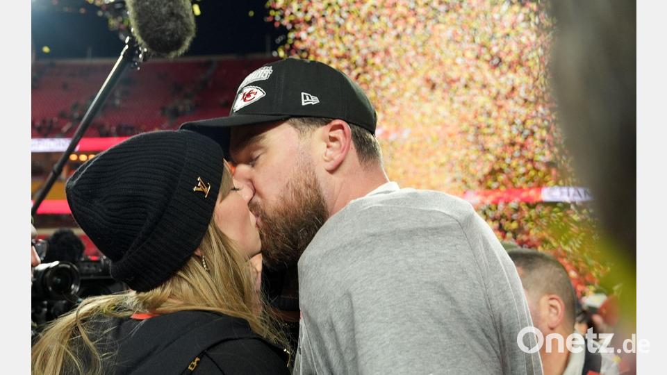 Sie trauen sich: Taylor Swift und Travis Kelce sind verlobt. (Archivbild) Bild: Charlie Riedel/AP/dpa