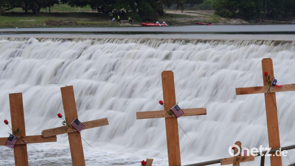 Trauer um die Flutopfer vom 4. Juli. (Archivbild) Bild: Eric Gay/AP/dpa