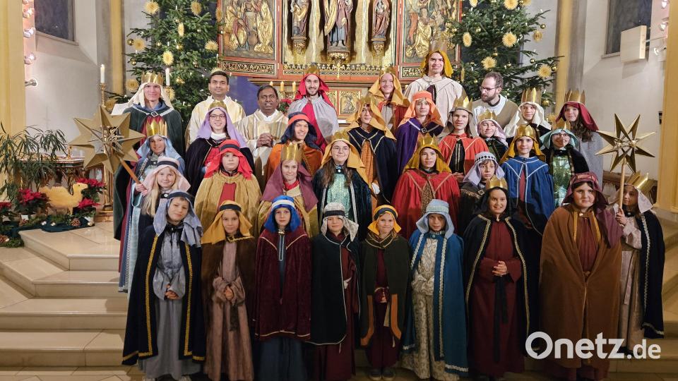 Am Neujahrstag werden die Rosenberger Sternsinger wieder ausgesendet, um die Haushalte der Pfarrei zu besuchen. Hier ein Archivbild vom Neujahrstag 2025. Archivbild: ric