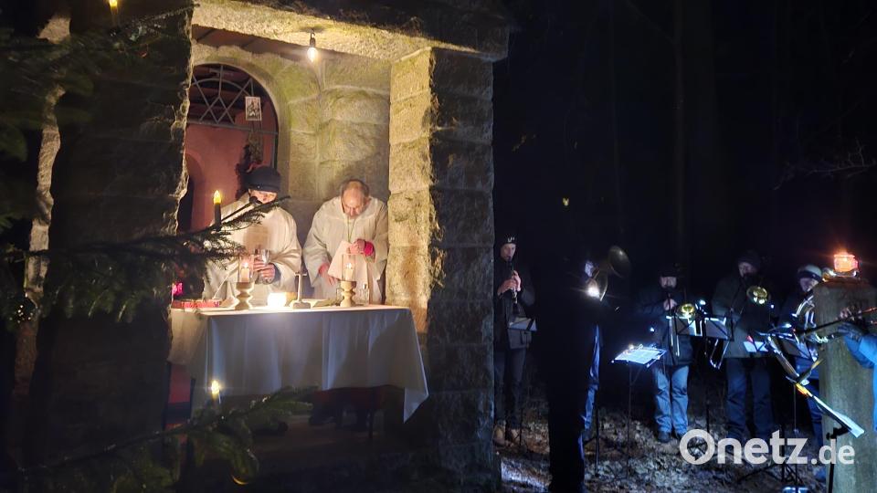 An die 150 Besucher waren am Heiligen Abend zur Christmette an die Heilige Staude gekommen. Bild: Ursula Breinbauer