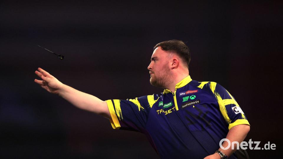 Luke Littler glänzt gegen den Österreicher Suljovic. Bild: Steven Paston/PA Wire/dpa