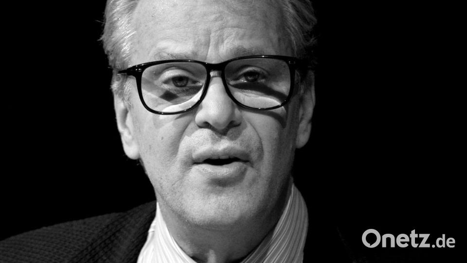 Der Schauspieler Peter Sattmann während einer Probe zum Theaterstück „Love Letters“ im Schlosspark Theater in Berlin im Jahr 2009. (Archivbild). Bild: picture alliance / dpa