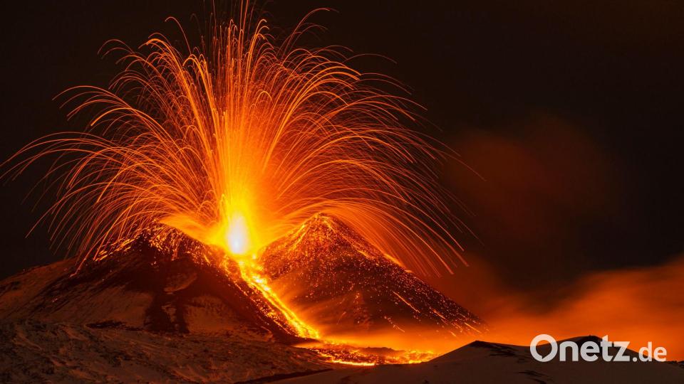Der Ätna bricht teils mehrmals im Jahr aus und wird von Fachleuten ständig überwacht. (Archivbild) Bild: Salvatore Allegra/AP