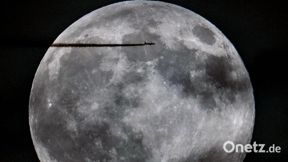 Seit Jahren schon läuft zwischen Raumfahrtnationen ein neuer Wettlauf zum Mond. (Archivbild) Bild: Georg Hochmuth/APA/dpa
