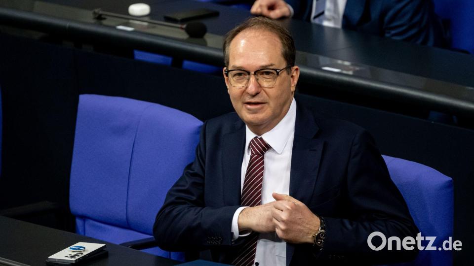 Bundesinnenminister Alexander Dobrindt (CSU) plädiert für härtere Strafen. (Archivbild) Bild: Fabian Sommer/dpa