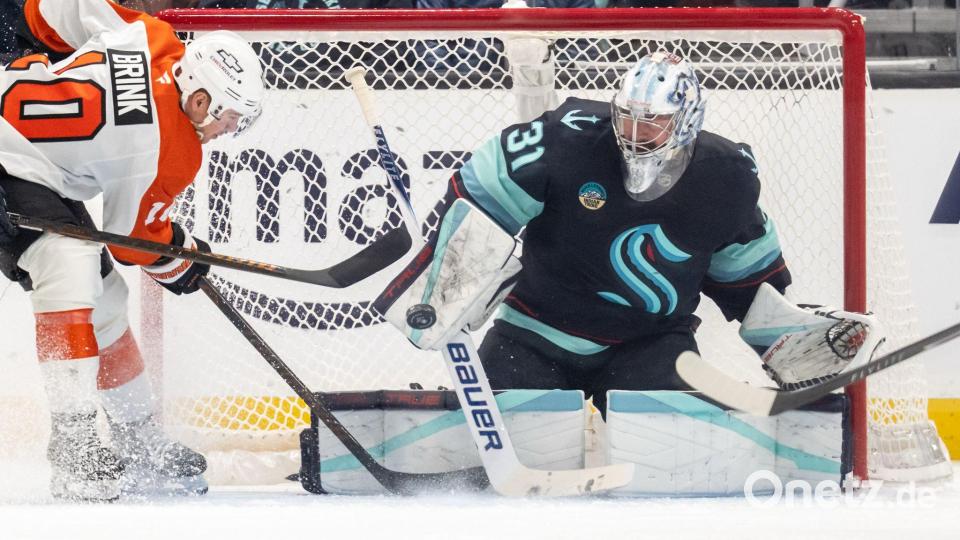 Seattles Torwart Philipp Grubauer zeigte gegen Philadelphia eine starke Leistung. Bild: Stephen Brashear/FR159797 AP/AP/dpa