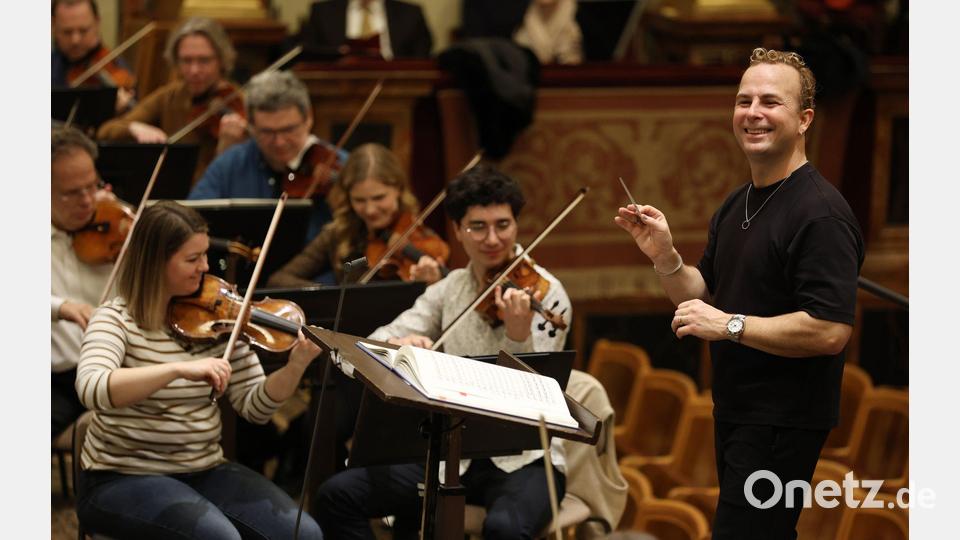 Der Kanadier Yannick Nézet-Séguin dirigiert erstmals das Neujahrskonzert aus Wien Bild: Dieter Nagl/WIENER PHILHARMONIKER/APA/dpa