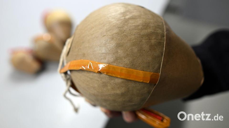 Kugelbomben werden aus speziellen Rohren abgefeuert. Wenn es dabei zu einem Unfall kommt, kann das schlimme Folgen haben (Archivbild). Bild: Federico Gambarini/dpa