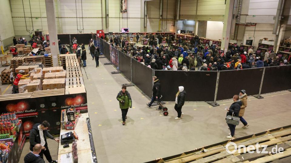 Andrang herrschte auch in Bremerhaven. Bild: Focke Strangmann/dpa