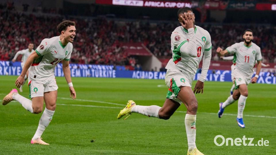 Marokkos Ayoub El Kaabi bejubelt die Führung gegen Sambia. Bild: Themba Hadebe/AP/dpa