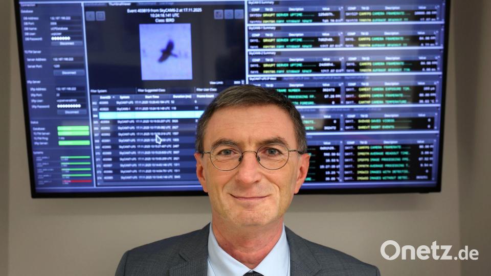 Hakan Kayal hat selbst noch nichts am Himmel entdeckt, was er nicht zuordnen konnte. Bild: Karl-Josef Hildenbrand/dpa