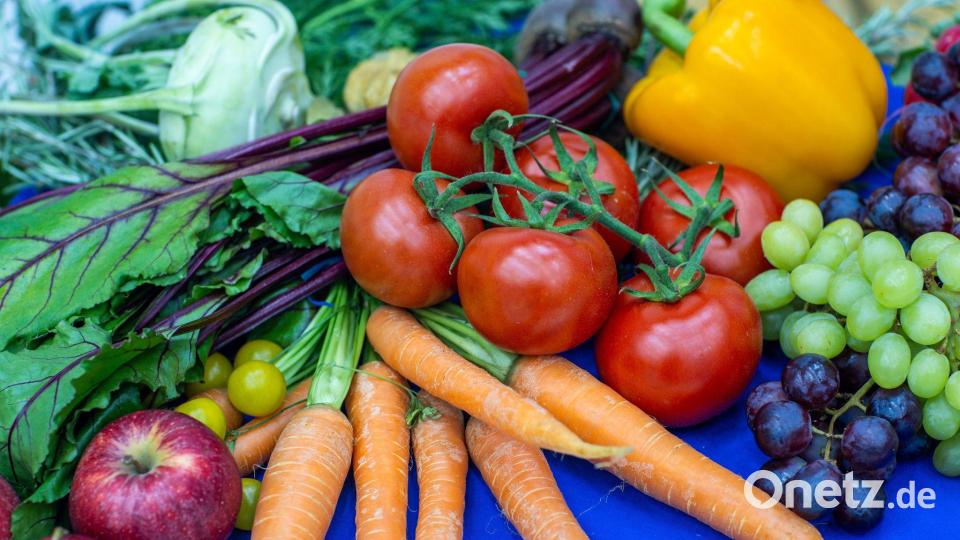 Gesunde Ernährung steht bei gut der Hälfte der Befragten hoch im Kurs als guter Vorsatz für 2026. (Symbolfoto) Bild: Jens Büttner/dpa