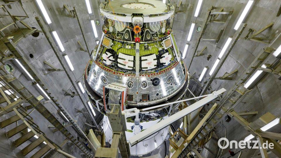 In der ersten Jahreshälfte 2026 sollen drei Männer und eine Frau bei der rund zehntägigen Mission „Artemis 2“ den Mond umrunden.  (Archivbild) Bild: Rad Sinyak/NASA/AP/dpa