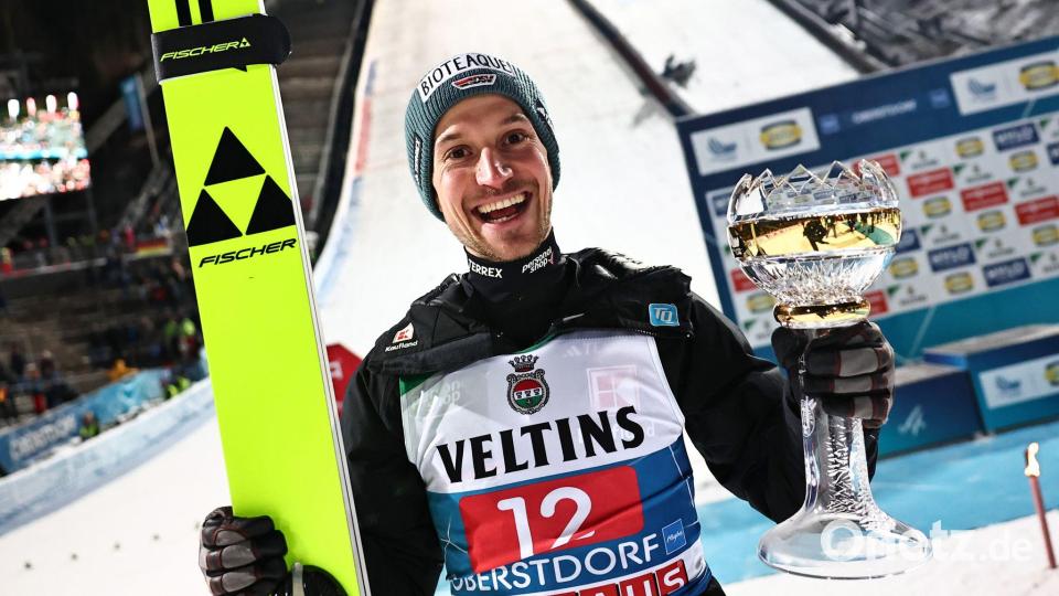 Felix Hoffmann darf doch noch über einen Podestplatz jubeln. Bild: Daniel Karmann/dpa