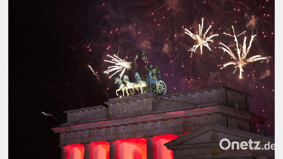 Für viele gehört farbenprächtiges Feuerwerk zum Jahreswechsel dazu. (Archivbild) Bild: Jörg Carstensen/dpa