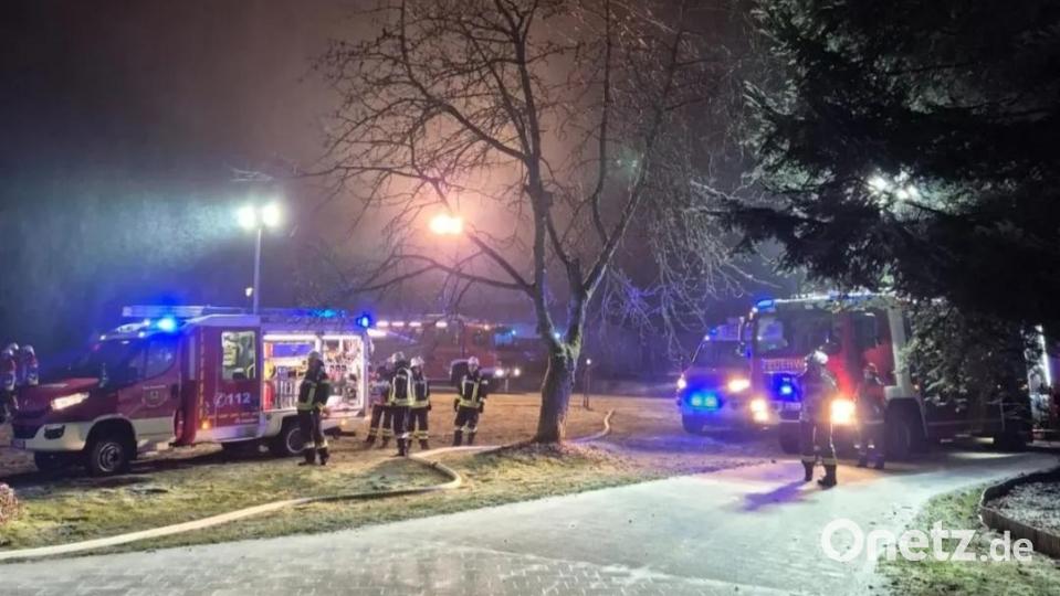 Fünf Feuerwehren waren beim Brand in Pirk in den frühen Morgenstunden des Heiligen Abends im Einsatz. Bild: Feuerwehr Schönsee/exb