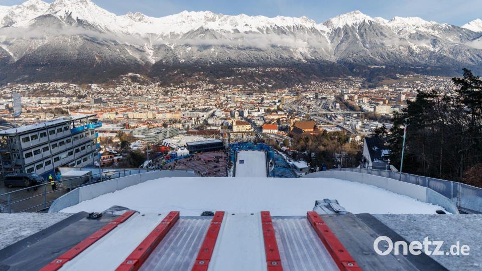 Das Flutlicht in Innsbruck soll zeitnah kommen. (Archivbild) Bild: Daniel Karmann/dpa