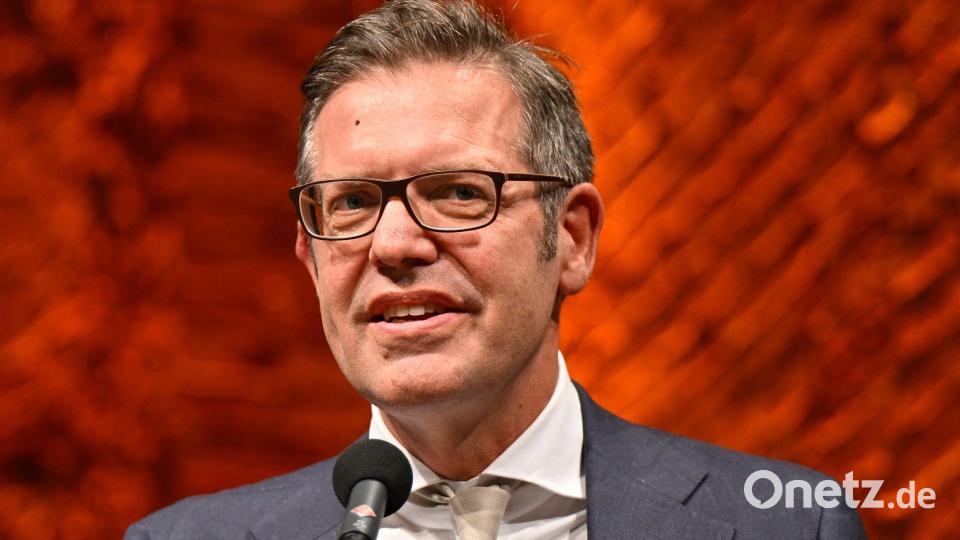 Der Soziologe Steffen Mau bezweifelt aufgrund vorliegender Zahlen, dass die Kölner Silvesternacht das sofortige Ende der deutschen Willkommenskultur bedeutete. (Archivbild) Bild: Uwe Lein/dpa