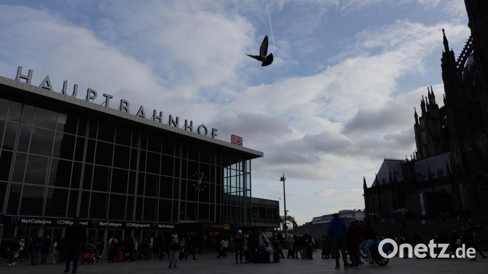 Der Bahnhofsvorplatz und ein Teil des Kölner Doms, fast zehn Jahre später. Bild: Rolf Vennenbernd/dpa