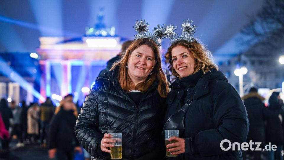 Daniela (links) und Nina in Berlin. Bild: Britta Pedersen/dpa