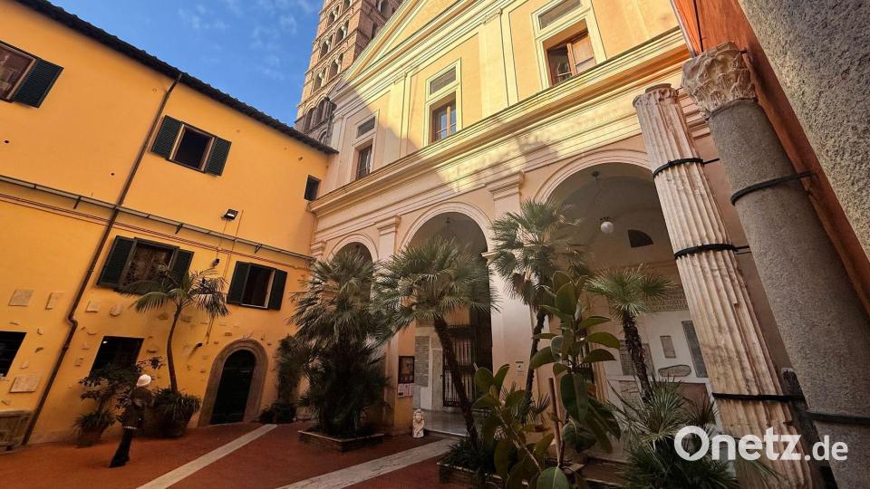 Die meisten Touristen nehmen die Kirche gar nicht wahr. (Archivbild) Bild: Christoph Sator/dpa