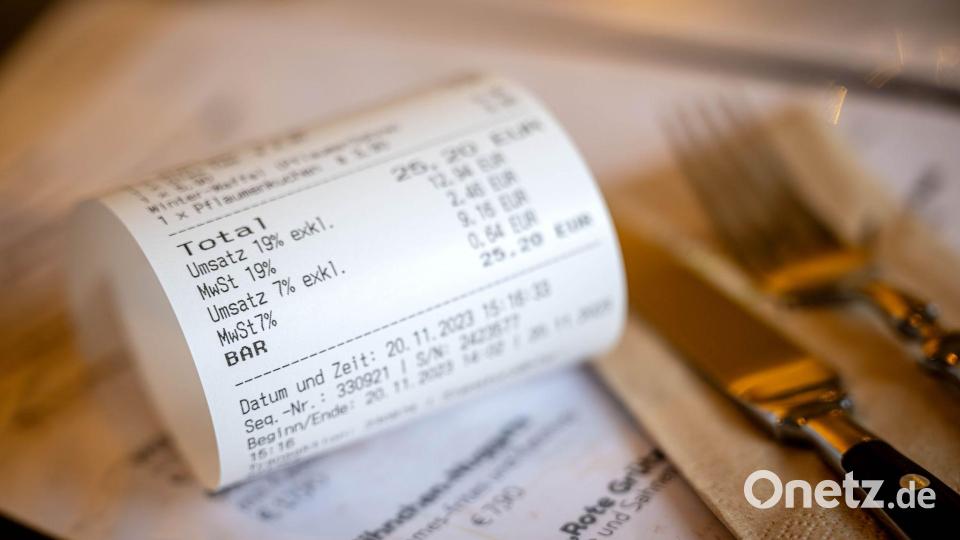Am 1. Januar sinkt die Mehrwertsteuer für das Essen in Restaurants auf 7 Prozent. Bild: Sina Schuldt/dpa