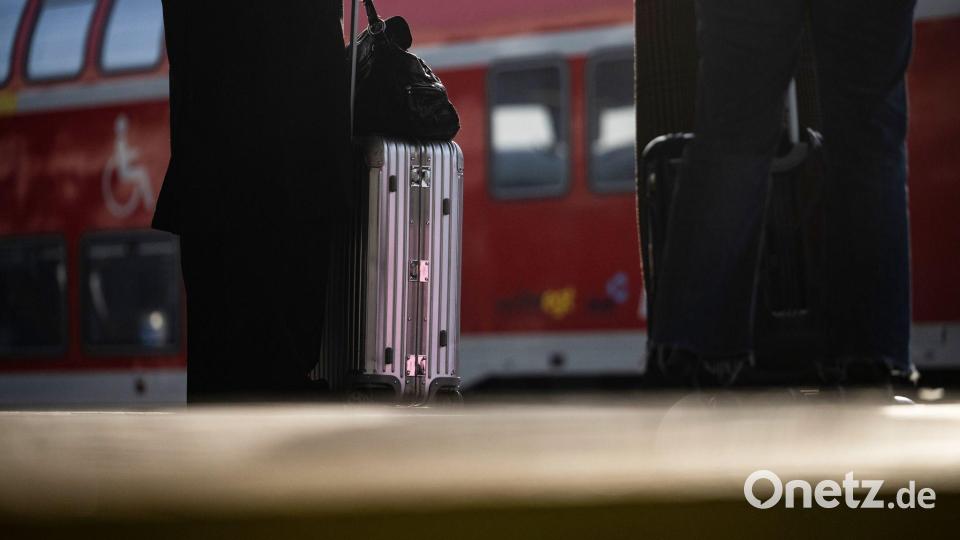 Immer wieder kommt es zum Diebstahl von Reisegepäck. (Illustration) Bild: Marijan Murat/dpa