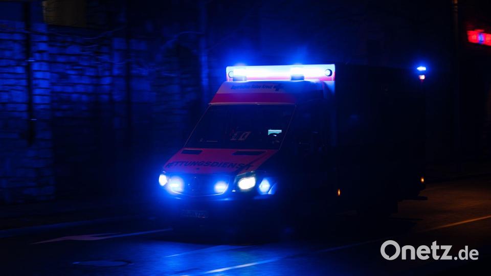 Teilweise im Sekundentakt rücken Rettungswagen in der Silvesternacht aus. (Symbolbild) Bild: Nicolas Armer/dpa