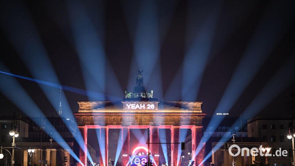 Bei der Silvesterparty am Brandenburger Tor war der Andrang groß. Bild: Britta Pedersen/dpa