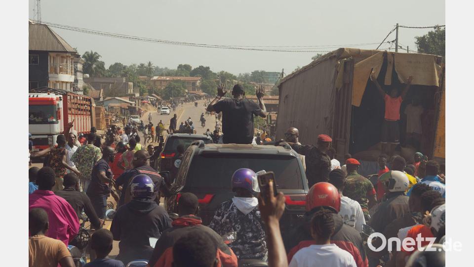 Antonio Rüdiger unterwegs im Heimatdistrikt seiner Mutter. Bild: Fred Santos/Antonio Rüdiger Foundation/dpa
