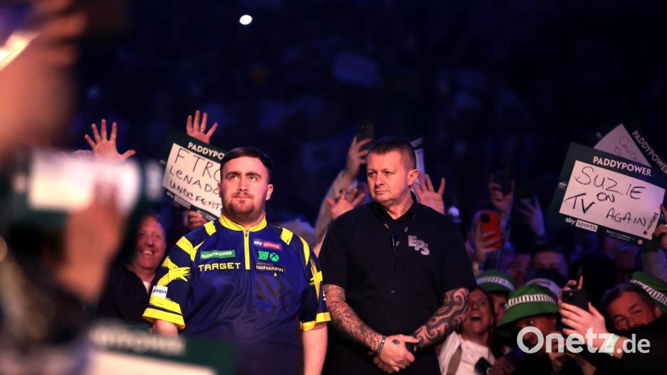 Littler vor seinem Viertelfinale gegen Ratajski. Bild: Steven Paston/PA Wire/dpa