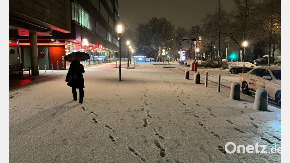 Frischer Schnee liegt am frühen Morgen in der Hansestadt. Bild: Sebastian Engel/dpa-Zentralbild/dpa