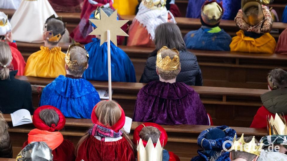 In Bayern sind zahlreiche Mädchen und Buben als Sternsinger unterwegs. (Archivbild) Bild: Sven Hoppe/dpa