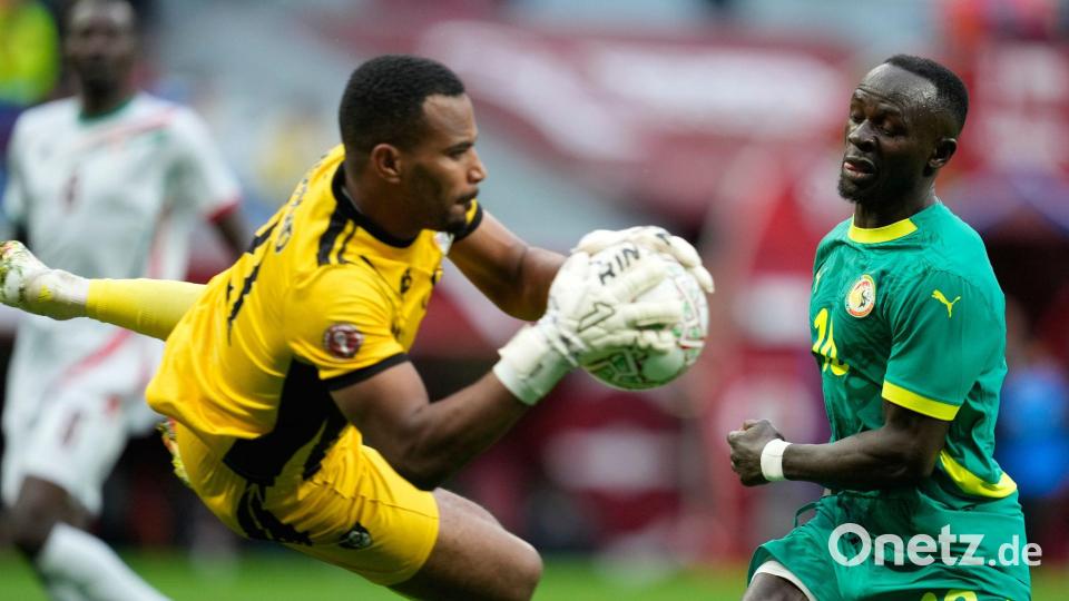 Auch der frühere Münchner Sadio Mané (10) war für den Senegal im Achtelfinale des Afrika Cups dabei. Bild: Mosa'ab Elshamy/AP/dpa