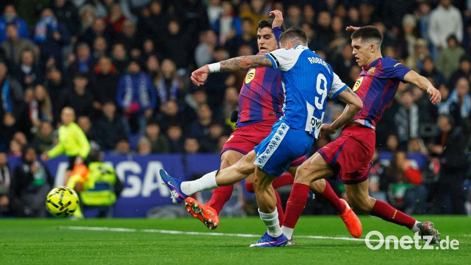Espanyol tauchte immer wieder gefährlich vor dem Tor des FC Barcelona auf. Bild: Joan Monfort/AP/dpa