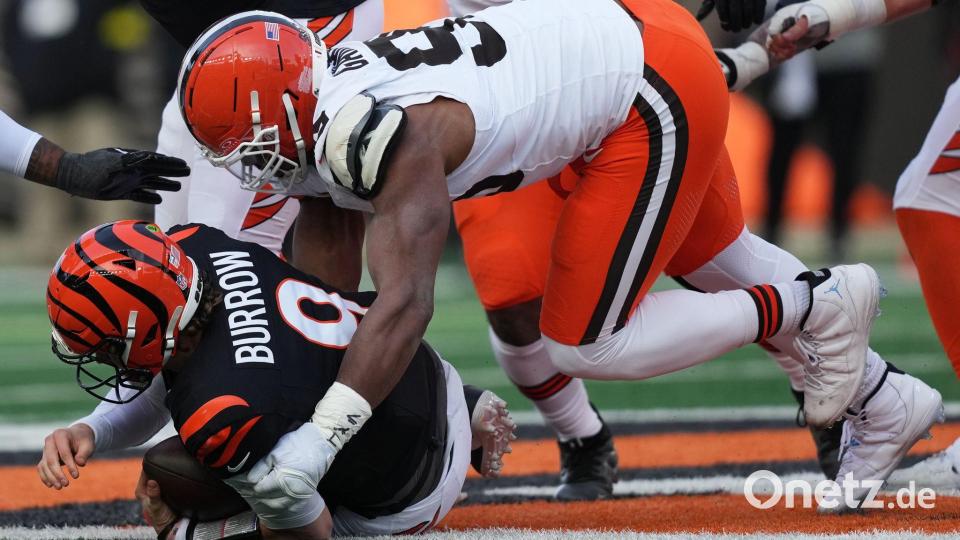 Myles Garrett (r) stellte einen NFL-Rekord auf. Bild: Joshua A. Bickel/AP/dpa