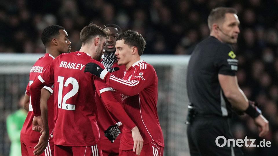 Florian Wirtz (r) gelang der 1:1-Ausgleich für Liverpool beim FC Fulham. Bild: Alastair Grant/AP/dpa