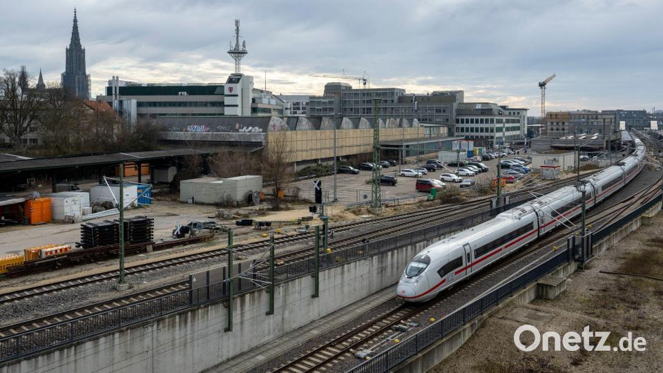 Der Ulmer Hauptbahnhof wird umfangreich saniert. (Foto-Produktion) Bild: Stefan Puchner/dpa
