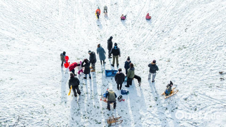 Der Schnee sorgte für Rodelvergnügen. Bild: Frank Hammerschmidt/dpa