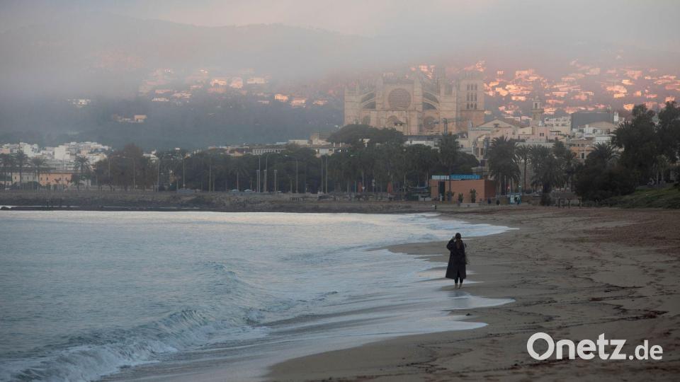 Wie wärs mal mit Urlaub an einem ruhigen, ereignislosen Ort? (Symbolbild) Bild: Clara Margais/dpa