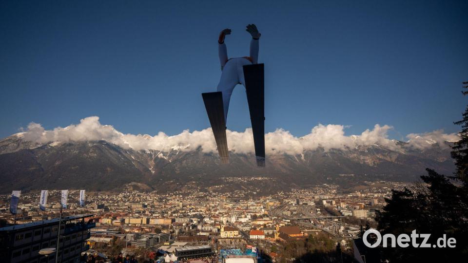 Domen Prevc prägt die Vierschanzentournee. Bild: Georg Hochmuth/APA/dpa