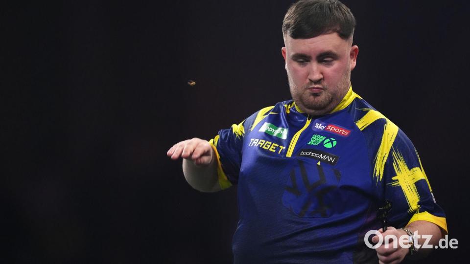 Littler versucht die Wespe abzuwehren. Bild: John Walton/PA Wire/dpa