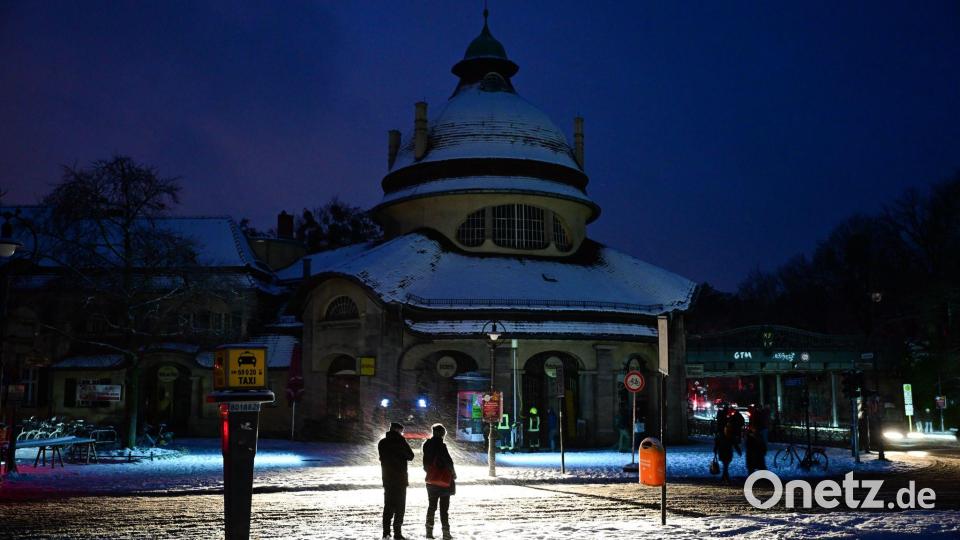 Viele mussten erst kilometerweit mit dem Auto fahren, um zu erfahren, was eigentlich passiert war. Bild: Sebastian Christoph Gollnow/dpa